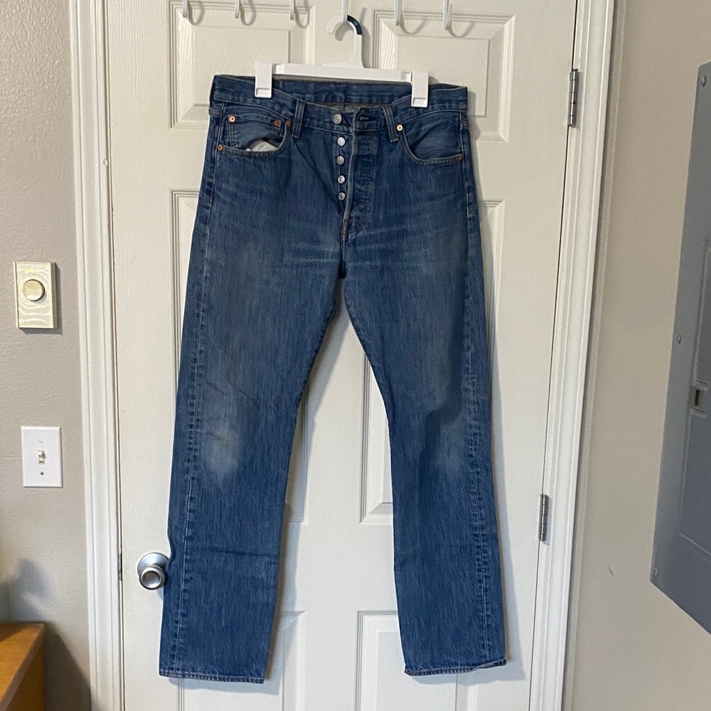 Levi's Straight Fit Blue Jeans